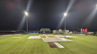 বৃষ্টি হলে ঢেকে রাখা হয় পিচ।
