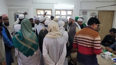 আহতদের হাসপাতালে নেওয়া হয়েছে