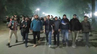 ‘গুপ্তহত্যা’র প্রতিবাদে জাবিতে বিক্ষোভ মিছিল