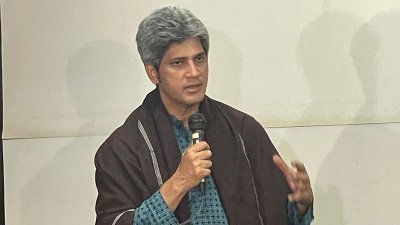 রাজশাহী বিশ্ববিদ্যালয়ে এক অনুষ্ঠানে বক্তব্য দেন জোনায়েদ সাকি
