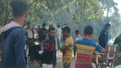 ময়নাতদন্তের জন্য তিনটি মরদেহ যশোর জেনারেল হাসপাতালে নেওয়া হয়েছে