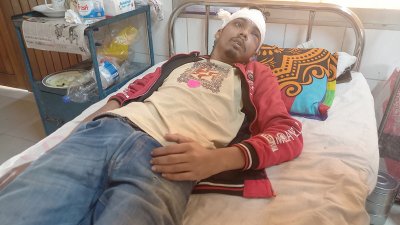 হাসপাতালের বিছানায় আহত শান্ত ফকির