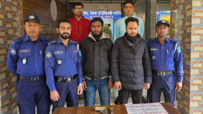 গ্রেফতারকৃত দুজন ও উদ্ধার হওয়া পিস্তল