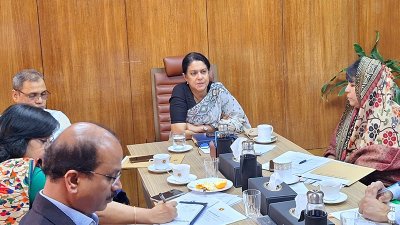 সচিবালয়ে ‘চট্টগ্রামে নিষিদ্ধ পলিথিনের ব্যবহার বন্ধ ও প্লাস্টিক দূষণ রোধ’ বিষয়ক এক মতবিনিময় সভা