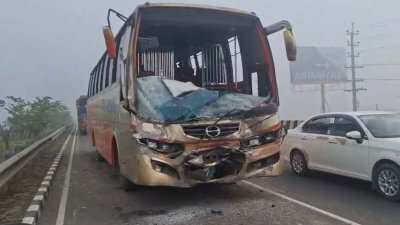 সাতটি বাস ও একটি প্রাইভেটকার ক্ষতিগ্রস্ত হয়েছে