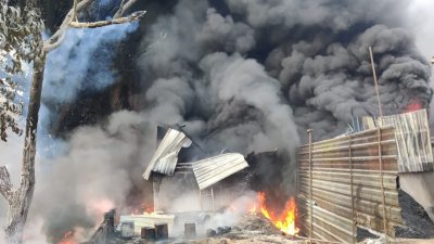 এম অ্যান্ড ইউ ট্রিমস কারখানায় আগুন