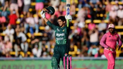 সাইমের সেঞ্চুরি উদযাপন