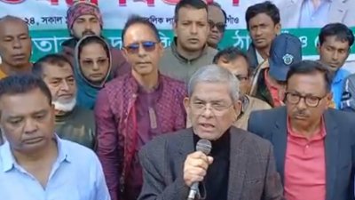 সাংবাদিকদের প্রশ্নের জবাবে মির্জা ফখরুল ইসলাম আলমগীর