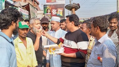 কমিটি বিলুপ্ত করায় মিষ্টি বিতরণ