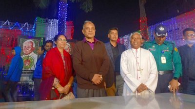 কাকরাইল সেন্ট মেরি ক্যাথিড্রাল গির্জা পরিদর্শন করেন স্বরাষ্ট্র উপদেষ্টা মেজর জেনারেল (অব.) জাহাঙ্গীর আলম চৌধুরী