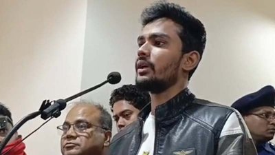 বালিয়াডাঙ্গী উপজেলা পরিষদ হলরুমে শীতার্তদের মাঝে শীতবস্ত্র বিতরণ ও মতবিনিময় সভায় বক্তব্য দেন আসিফ মাহমুদ