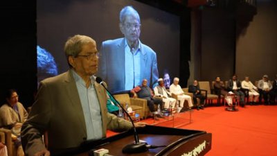 ঐক্য কোন পথে জাতীয় সংলাপে বক্তব্য দিচ্ছেন মির্জা ফখরুল। ছবি: সাজ্জাদ হোসেন