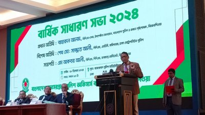 কথা বলছেন আইজিপি বাহারুল আলম