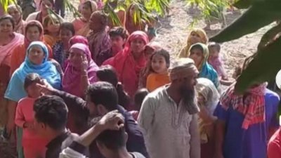 মাদারীপুরে গলায় শেকল বাঁধা কৃষকের ঝুলন্ত লাশ