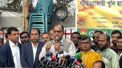 কথা বলছেন শামসুজ্জামান দুদু