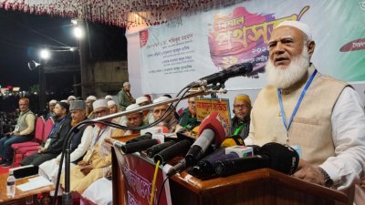 নীলফামারীর সৈয়দপুর কেন্দ্রীয় বাস টার্মিনালে পথসভায় বক্তব্য দেন জামায়াতে ইসলামীর আমির ডা. শফিকুর রহমান
