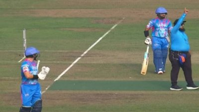 টাইমড আউটের সেই মুহূর্ত।