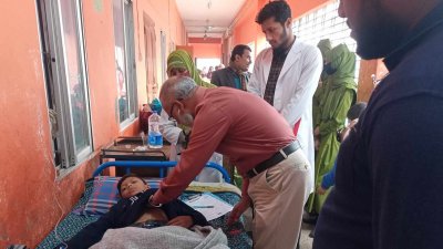 নীলফামারীতে হাসপাতালে রোগীর ভিড়, হিমশিম খাচ্ছেন চিকিৎসকরা