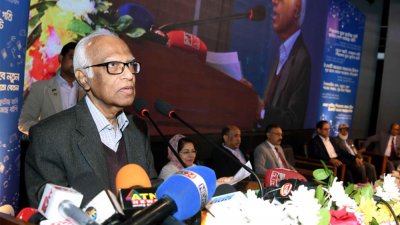 পাঠ্যবইয়ের বিষয়ে সাংবাদিকদের সঙ্গে কথা বলছেন শিক্ষা উপদেষ্টা ওয়াহিদউদ্দিন মাহমুদ