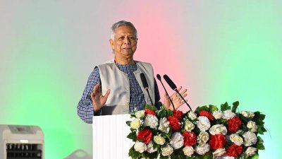 বাণিজ্য মেলার উদ্বোধনী অনুষ্ঠানে বক্তব্য দিচ্ছেন ড. ইউনূস