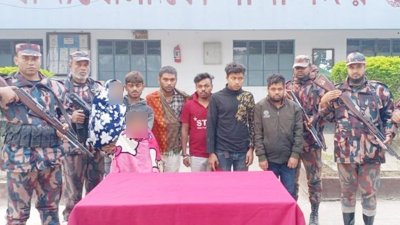 আটক ৭ বাংলাদেশি