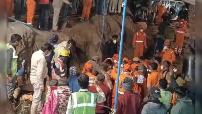৬ বার ব্যর্থ চেষ্টার পর চেতনাকে উদ্ধার করা সম্ভব হয়েছে। ছবি: এনডিটিভি