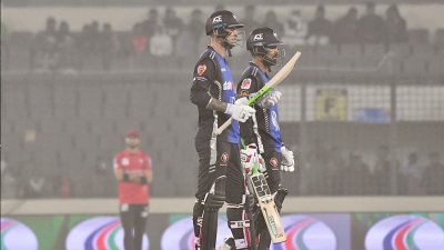 ৮১ বলে ১১৩ রানের জুটিতে ম্যাচ শেষ করে আসেন আলেক্স হেলস ও সাইফ হাসান