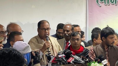 অনুষ্ঠানে বক্তব্য দিচ্ছেন শামসুজ্জামান দুদু