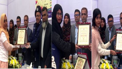 বরিশালে সমাজসেবা দিবস উপলক্ষে জুলাই গণঅভ্যুত্থানে অংশ নেওয়া তিন ছাত্রীকে সম্মাননা ক্রেস্ট দেওয়া হয়েছে