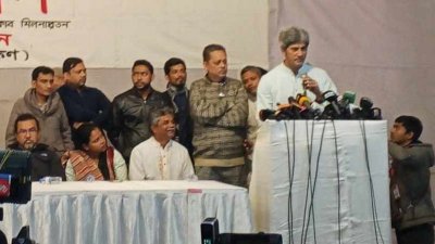 ‘নতুন গণতান্ত্রিক রাজনৈতিক বন্দোবস্ত প্রতিষ্ঠার লক্ষ্যে’ শীর্ষক গণসংলাপে বক্তব্য রাখছেন জোনায়েদ সাকি