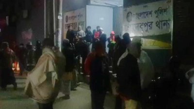 জয়দেবপুর থানার সামনে বিক্ষোভ করেন জামায়াতে ইসলামীর নেতাকর্মীরা