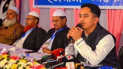 শনিবার দুপুরে চট্টগ্রাম নগরের পলোগ্রাউন্ড মাঠে ইসলামী আন্দোলন বাংলাদেশের আয়োজনে গোলটেবিল আলোচনায় বক্তব্য দেন সারজিস আলম