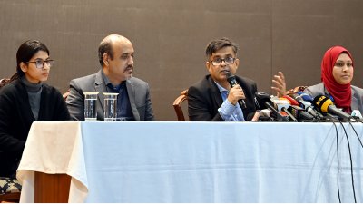 রাজধানীর ফরেন সার্ভিস অ্যাকাডেমির মিলনায়তনে সংবাদ সম্মেলন। ছবি: পিআইডি