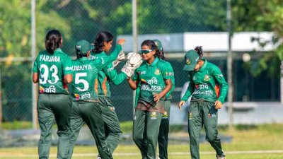 বোলাররা শুরুতে চাপে ফেলেছিল