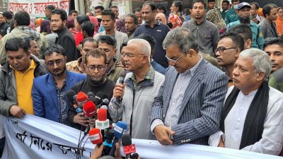 বক্তব্য দিচ্ছেন  মোয়াজ্জেম হোসেন আলাল