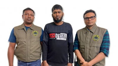 পুলিশের হাতে আটক  ফখরুল ইসলাম বিজয়