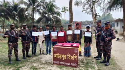 আটক ৮ জন