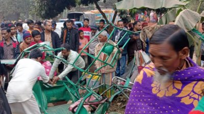 গাজীপুরের কালিয়াকৈর উপজেলায় ইটভর্তি ট্রাকের সঙ্গে সংঘর্ষে অটোরিকশার তিন যাত্রী নিহত