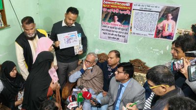 শহীদ পরিবারের সঙ্গে রুহুল কবির রিজভী