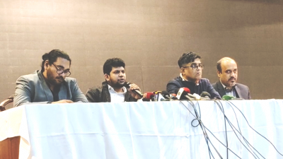 ব্রিফিংয়ে কথা বলছেন উপদেষ্টা মাহফুজ আলম