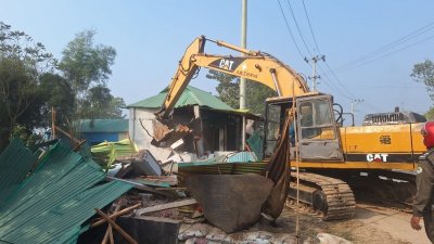 গাজীপুরে ৪ একর বনভূমি উদ্ধার, টাঙ্গাইলে ৭ ইটভাটা বন্ধ করলো প্রশাসন