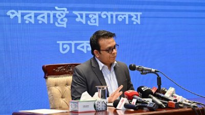 বক্তব্য দিচ্ছেন পররাষ্ট্র মন্ত্রণালয়ের জনকূটনীতি অনুবিভাগের মহাপরিচালক মোহাম্মদ রফিকুল আলম