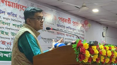 সেমিনারে বক্তব্য রাখছেন প্রধান উপদেষ্টার প্রেস সচিব শফিকুল আলম