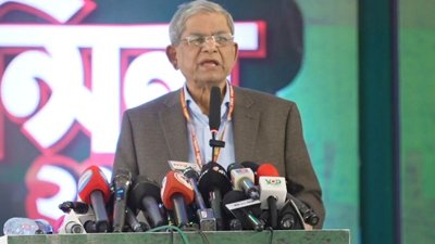 এবি পার্টির জাতীয় কাউন্সিলে প্রধান অতিথির বক্তব্য রাখছ্নে মির্জা ফখরুল ইসলাম আলমগীর