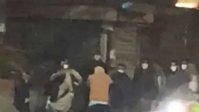 দুই কম্পিউটার ব্যবসায়ীকে কুপিয়ে গুরুতর জখম করেছে দুর্বৃত্তরা