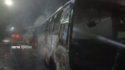 সাভারে বাসের ধাক্কায় অ্যাম্বুলেন্সে অগ্নিকাণ্ডে চার জন নিহতের ঘটনায় উভয় পরিবহনের চালকদের গ্রেফতার করেছে পুলিশ