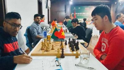 ফাহাদ দুই ম্যাচ জেতেন
