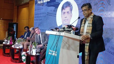 অনুষ্ঠানে বক্তব্য রাখছেন প্রধান উপদেষ্টার প্রেস সচিব শফিকুল আলম