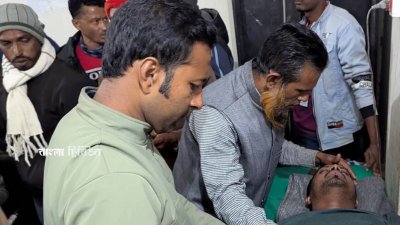 দৈনিক দেশ রূপান্তর পত্রিকার কুয়াকাটা প্রতিনিধি কেএম বাচ্চু ও তার বাবা ইউনুস খলিফাকে পিটিয়ে আহত