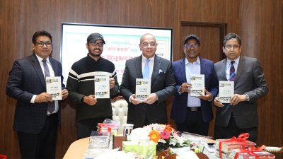 ‘বলা বাহুল্য’ বইয়ের মোড়ক উন্মোচন করেন প্রধান বিচারপতি ড. সৈয়দ রেফাত আহমেদ